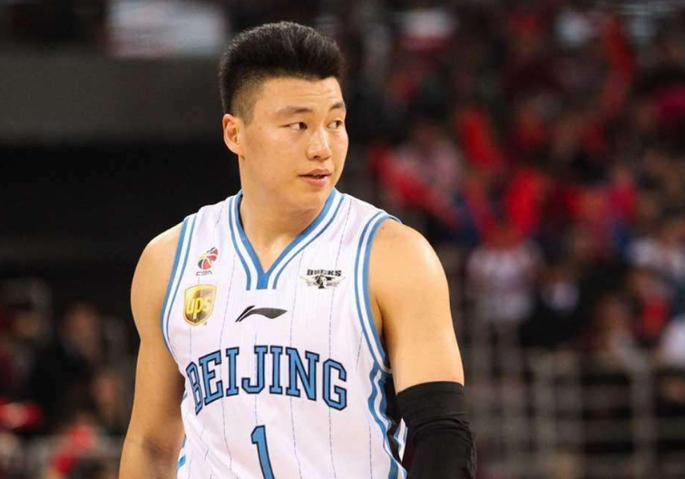 包含尤文图斯训练开放日，今夜单刀错失引欢呼，CBA常规赛在即，阵容厚度经受考验的词条