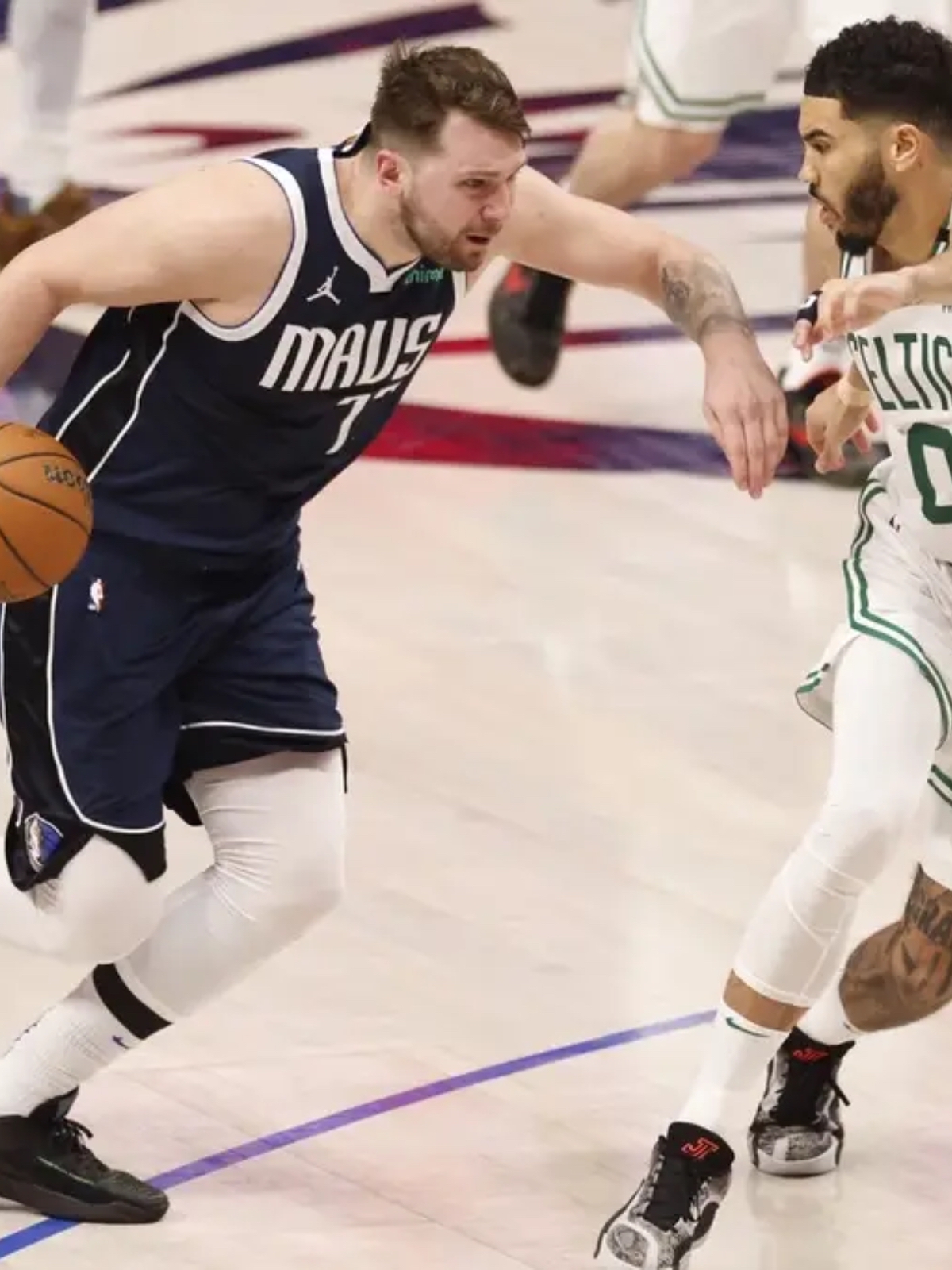 转会期波士顿凯尔特人备战法甲；门线救险细节曝光；质疑声仍在；年轻球员得到机会的简单介绍